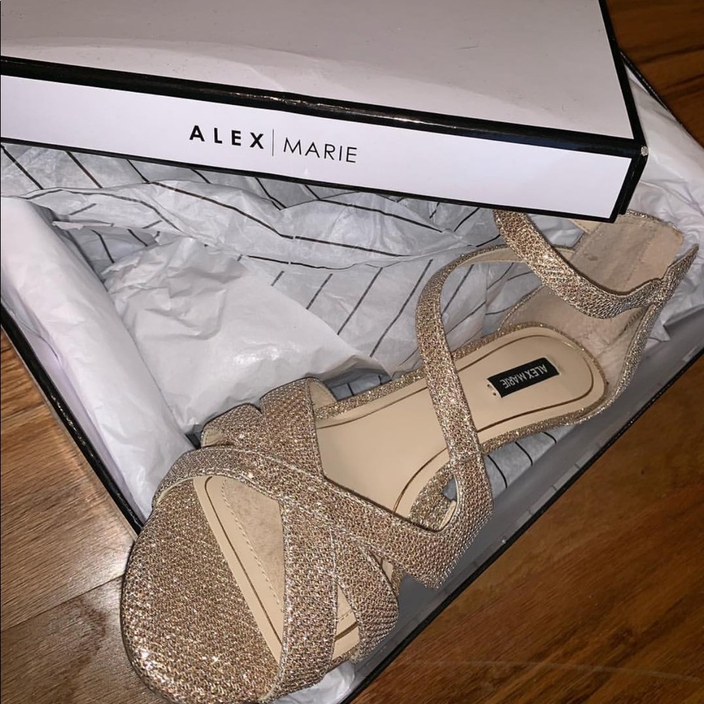 Gold sparkly heels🌟